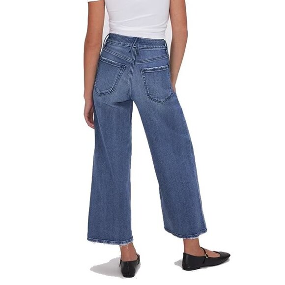 Good American Jeans - Picture 14 of 15